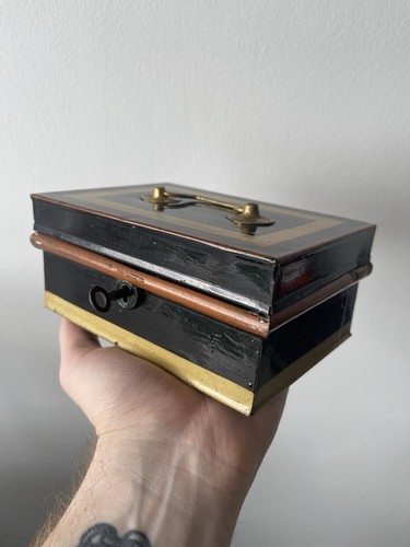 Vintage cash box with key - with,