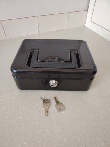 Money box with - lock, secure